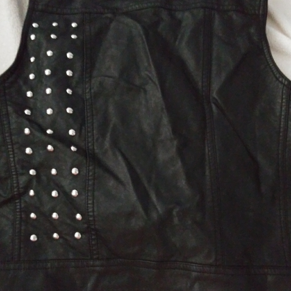 Vest - Picture 5 of 8